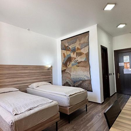 Amir Hotel คาราโคล ภายนอก รูปภาพ