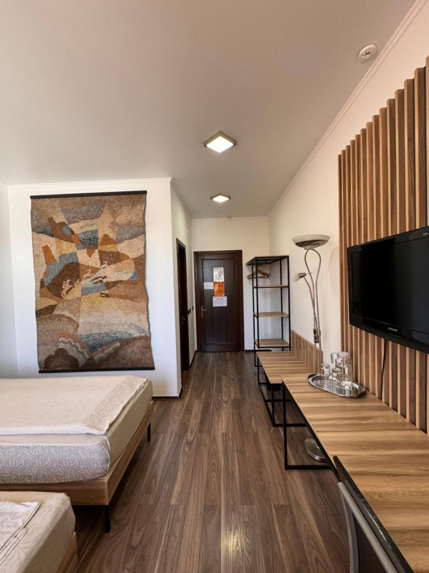 Amir Hotel คาราโคล ภายนอก รูปภาพ