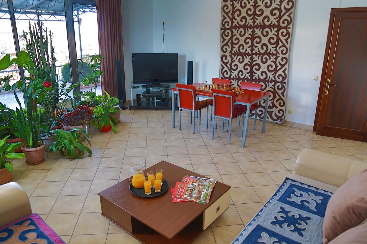 Amir Hotel คาราโคล ภายนอก รูปภาพ